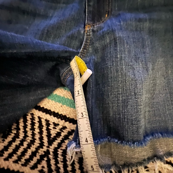 Loft Embroidered Denim Shorts Size 28/6. - Picture 7 of 9